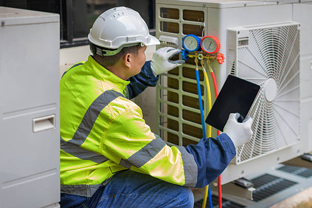 Professional Hvac technician working in Warren, MI